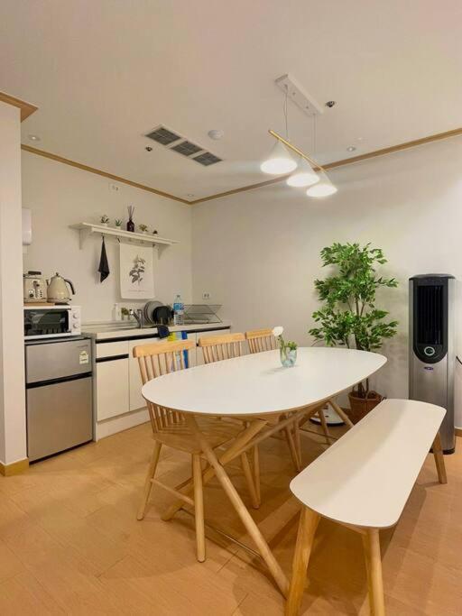 Apartment Hongdae House *